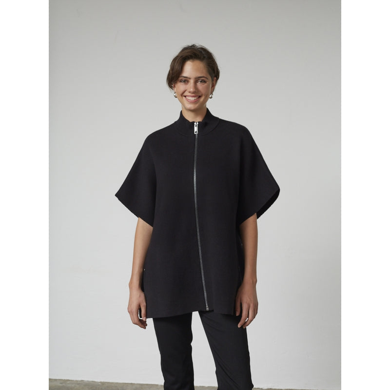 Selma Cape Black