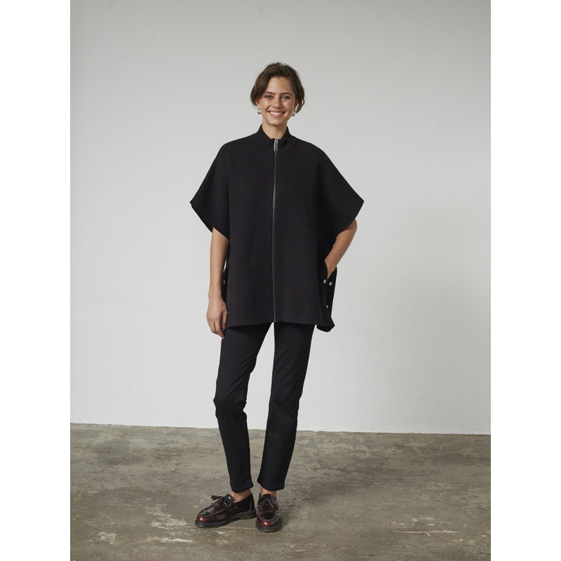Selma Cape Black