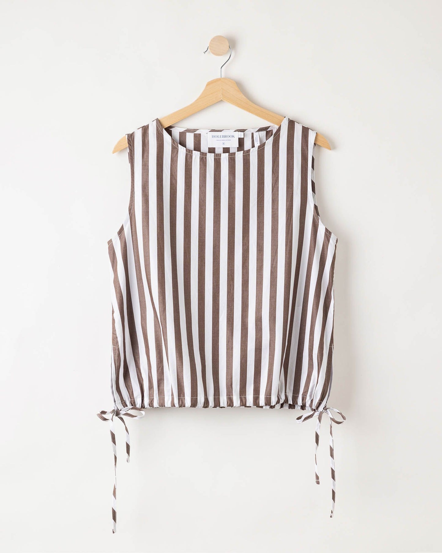 Marie Top Dark Brown/White
Sleeveless top in cotton poplin