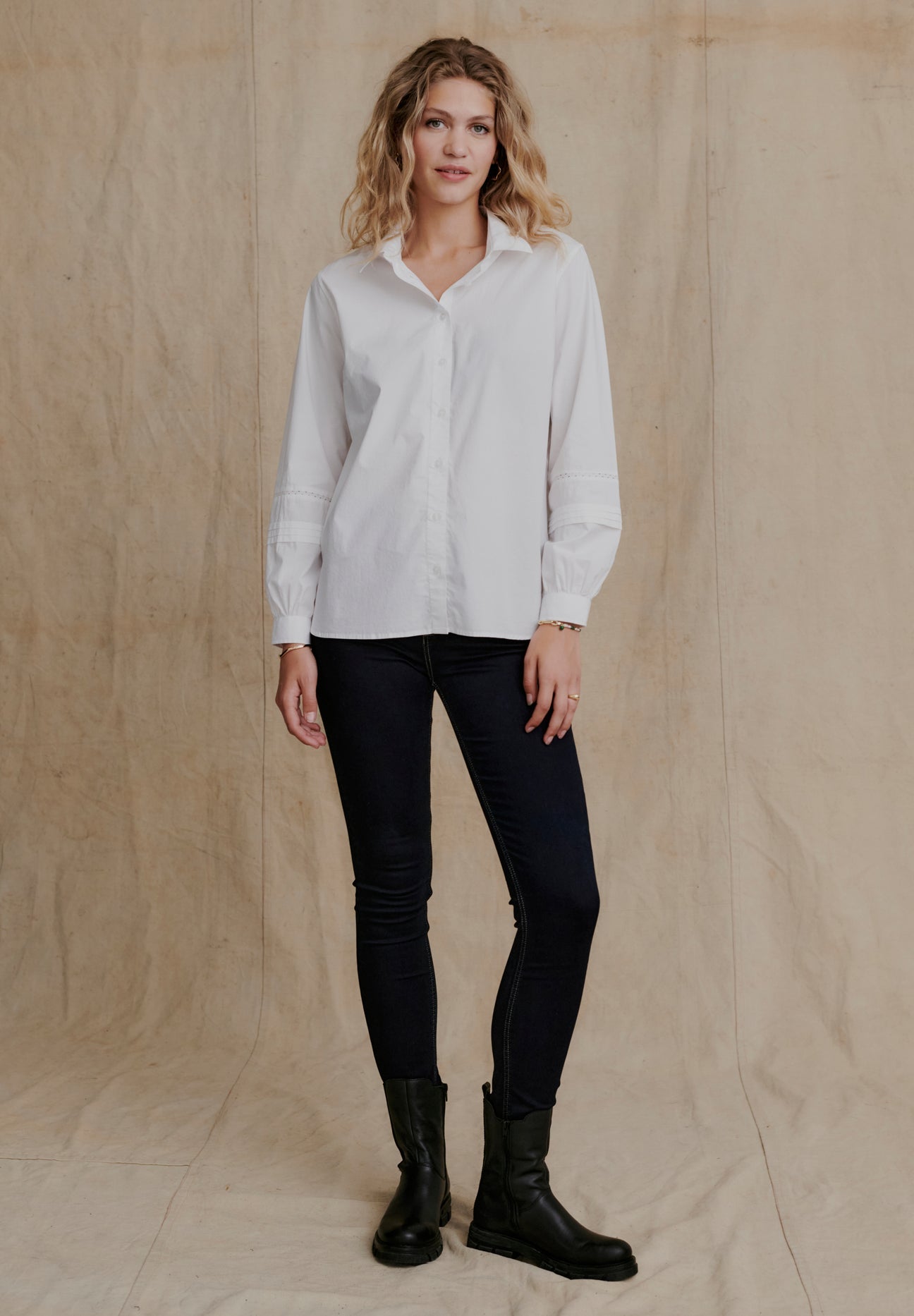 Anora Shirt White