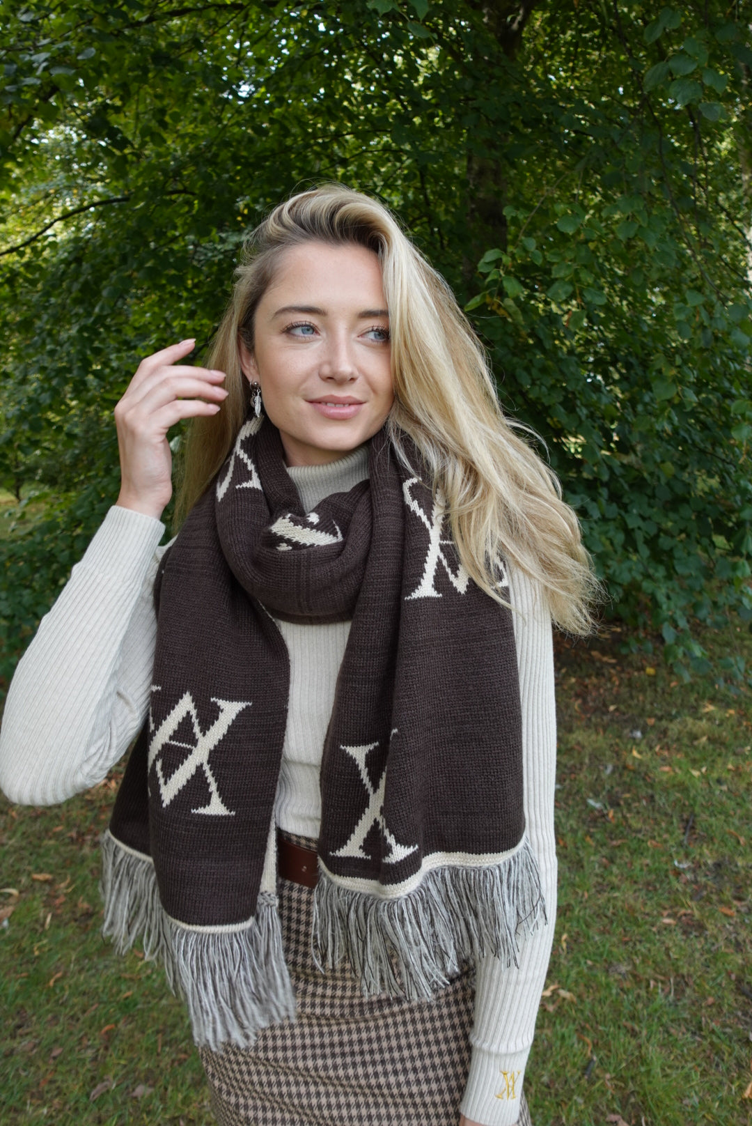 VA Scarf Chocolate