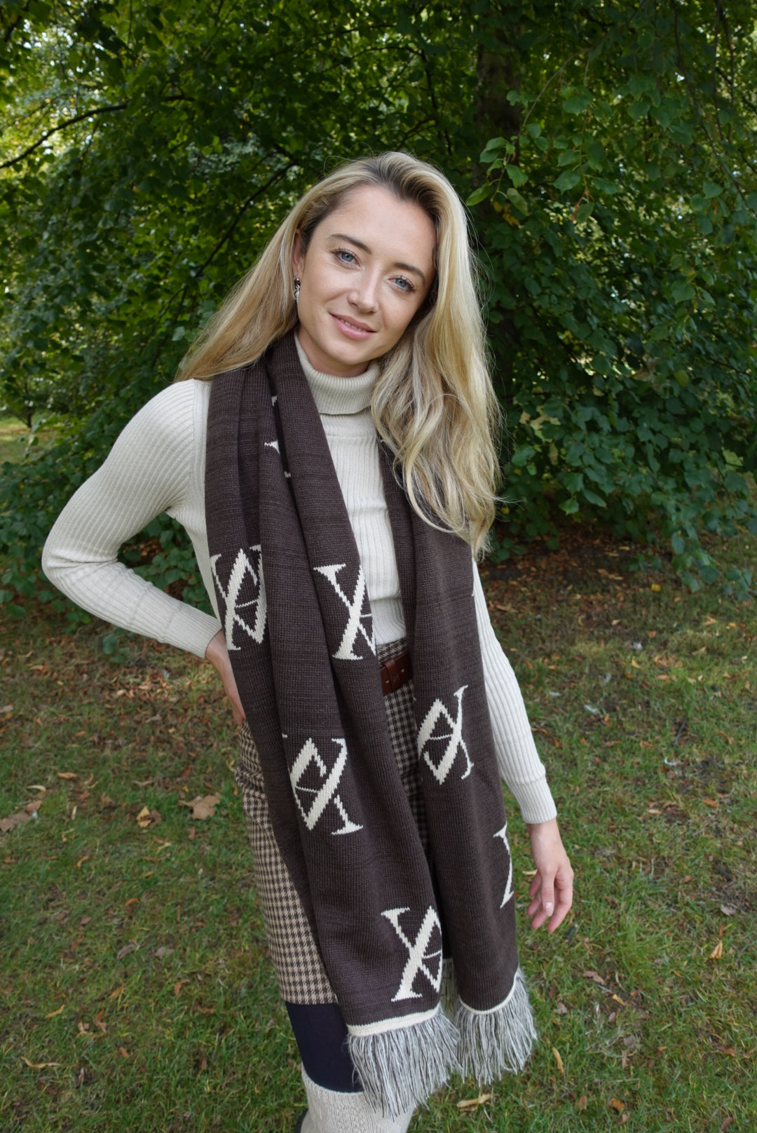 VA Scarf Chocolate