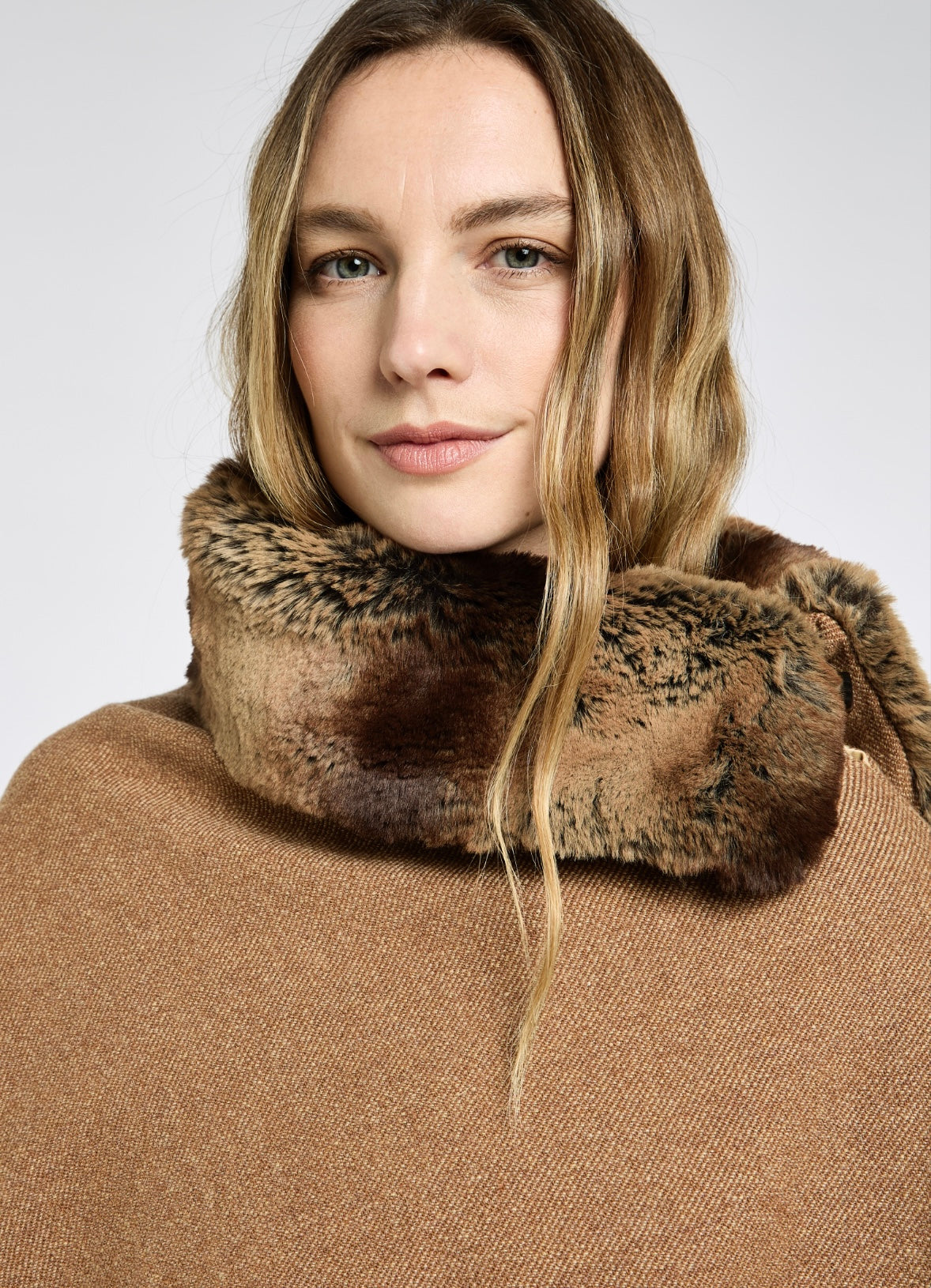 Silverfir Women's Tweed Poncho - Camel Thistle