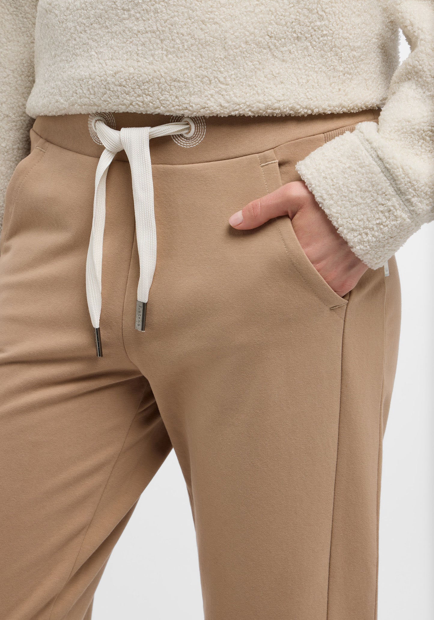 Brinja 7/8 Tracksuit Pants in Nougat