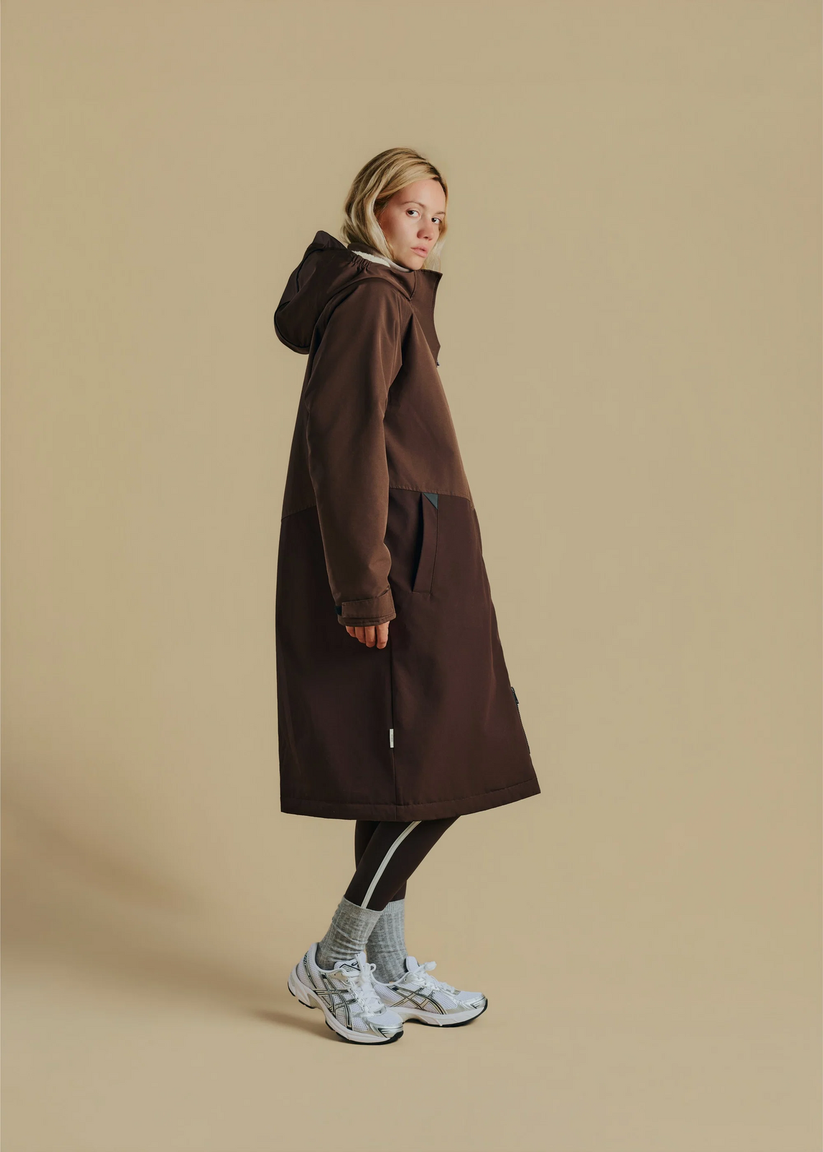 Adult Waterproof Changing Robe Truffle