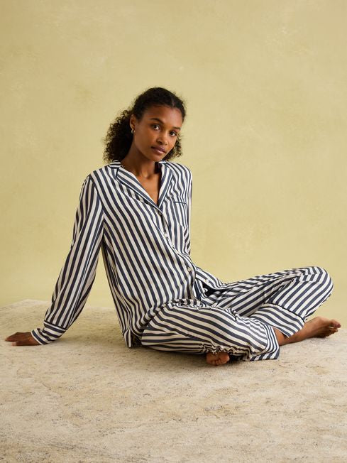 Alma
Navy & White Striped Pyjama Set