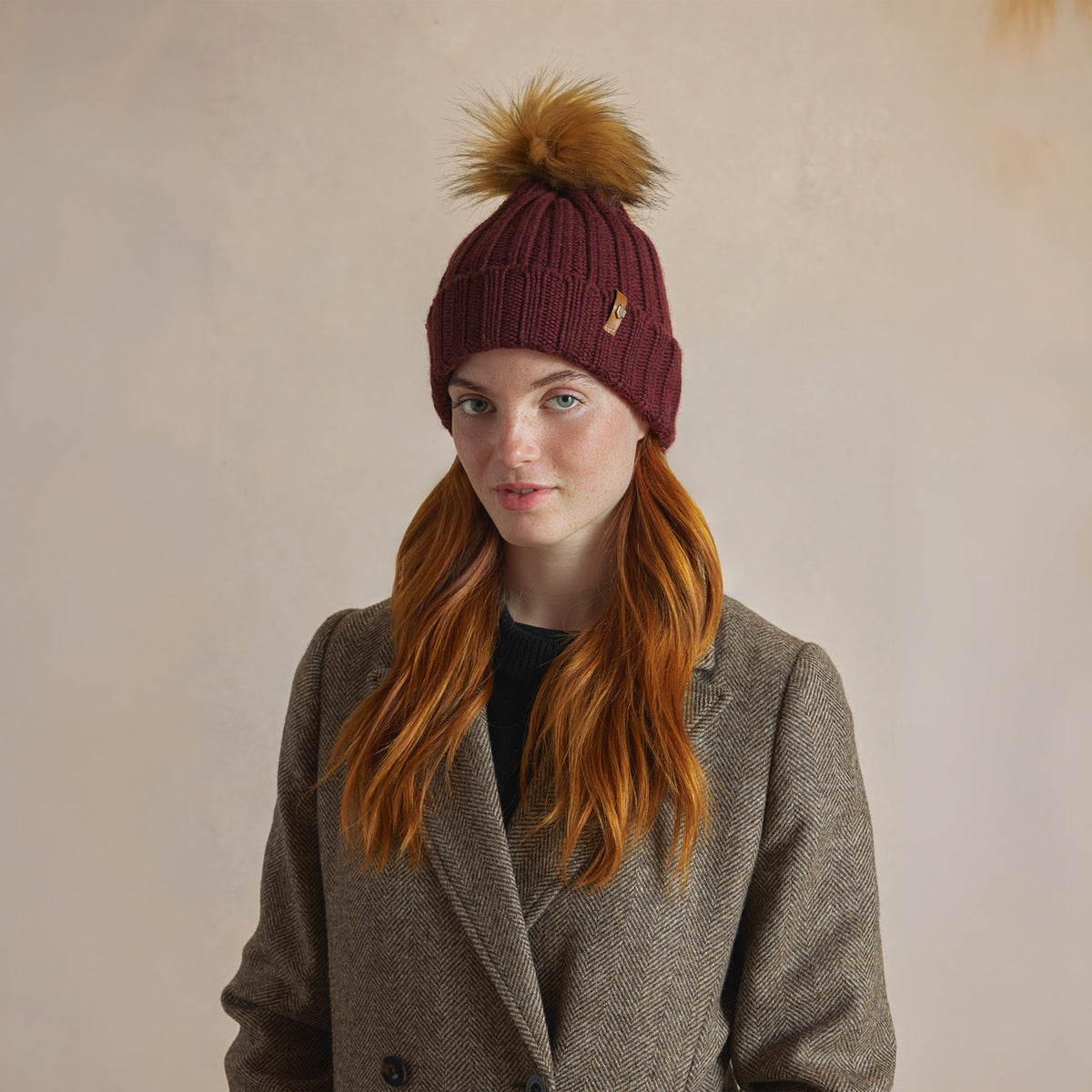 Signature Bobble Hat Port wool Bobble hat