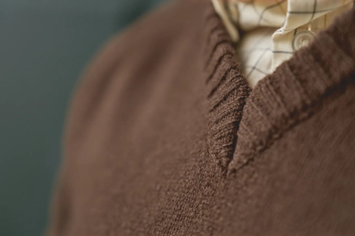 Vincent Merino V-neck Pullover Demitasse Brown
