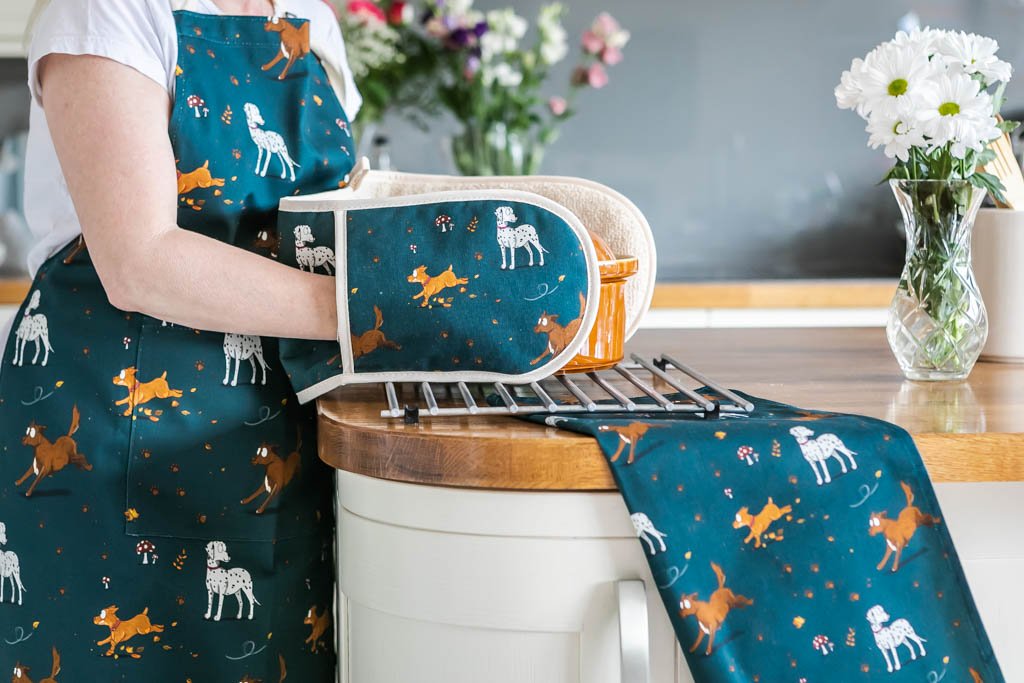 ‘Muddy Paws’ Oven Glove