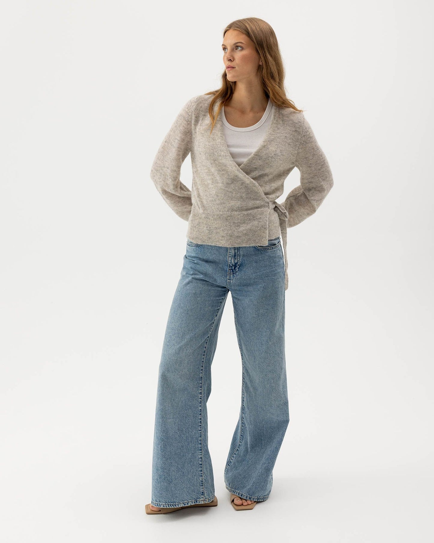 Elizabeth Overlap Grey Mel

Knitted wrap-around cardigan in soft alpaca wool