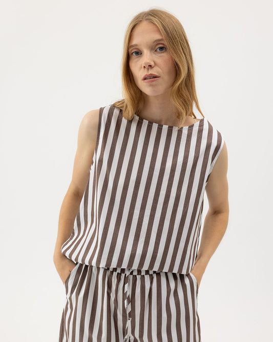 Marie Top Dark Brown/White

Sleeveless top in cotton poplin